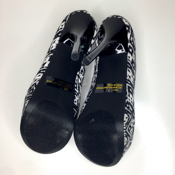 Qupid Black & White Ikat Pattern Platform Stiletto Heel Shoes Size 7 - Picture 8 of 10